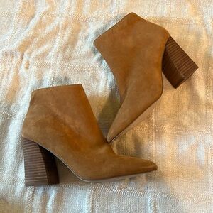 Steve Madden (leather upper) tan/brown boots. Never been worn!